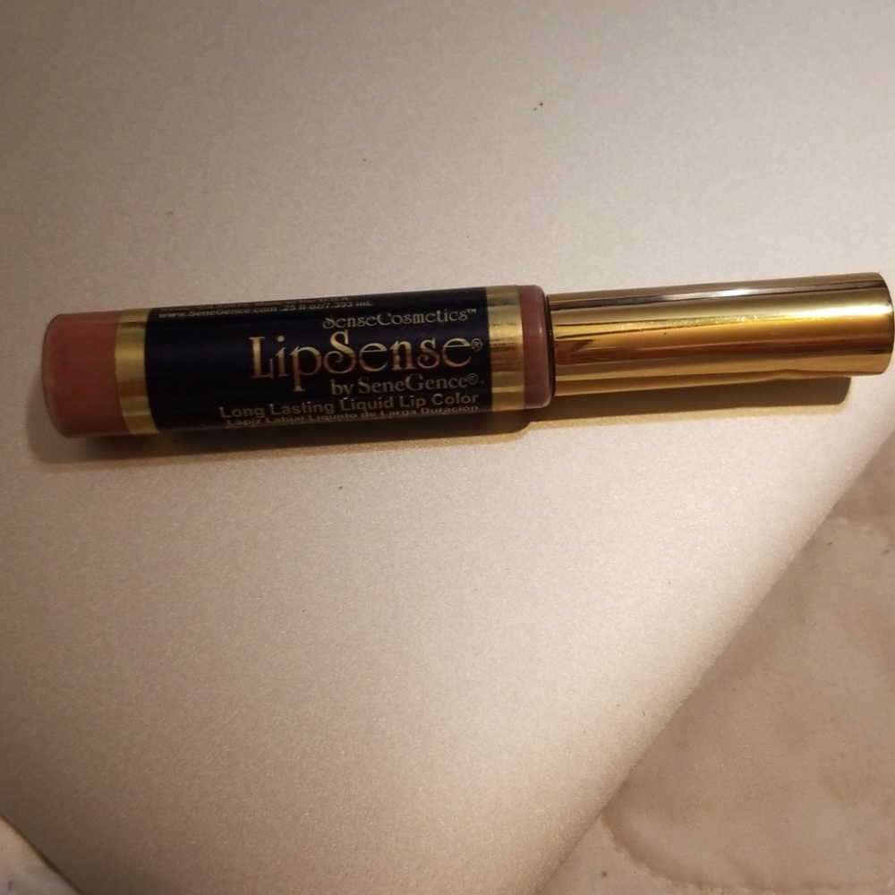 Lipsence lipstick